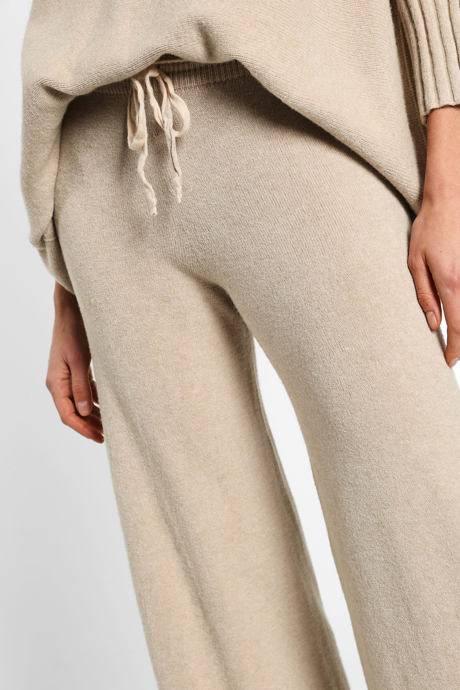 Pantaloni evazați