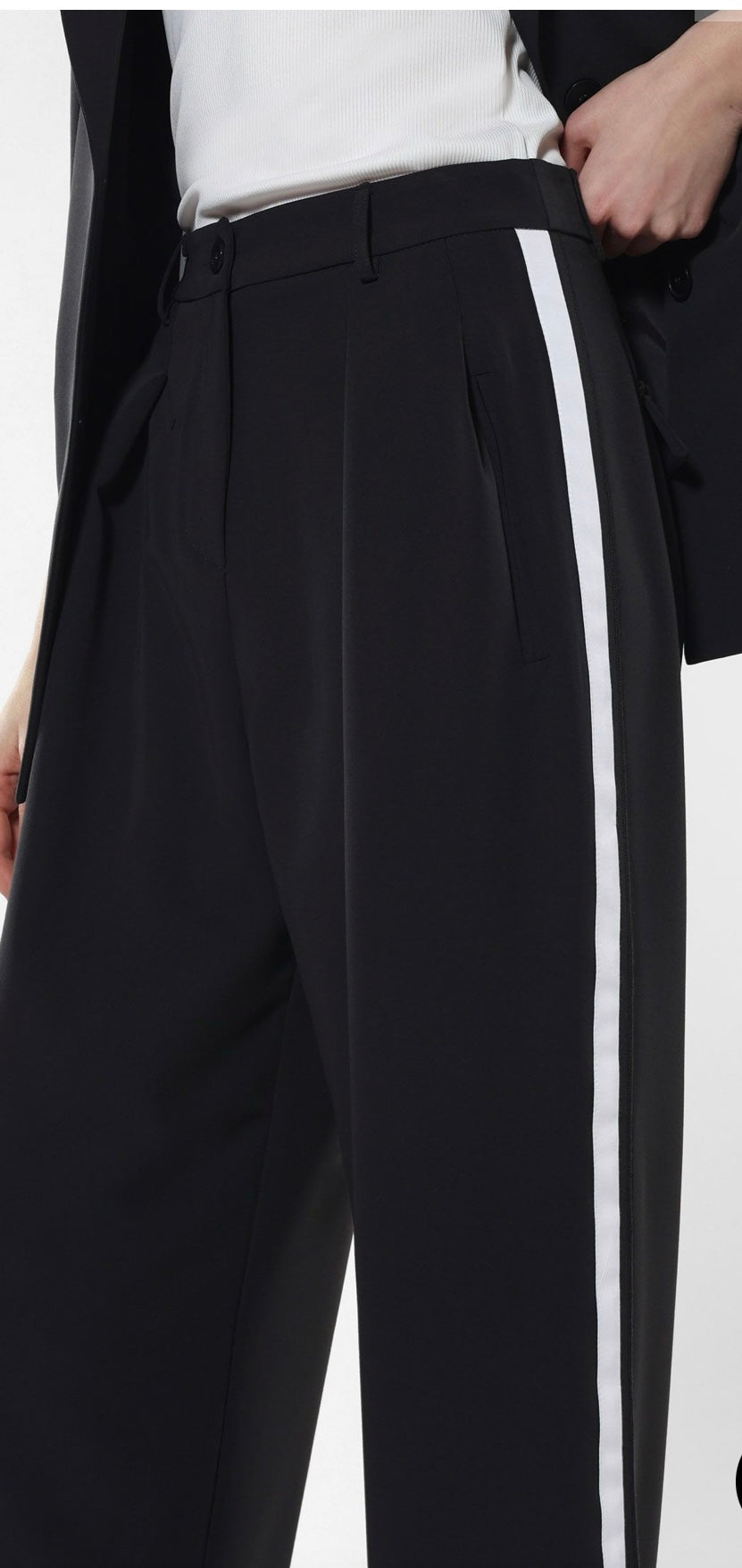 “Costum Negru Imperial Urban Chic”